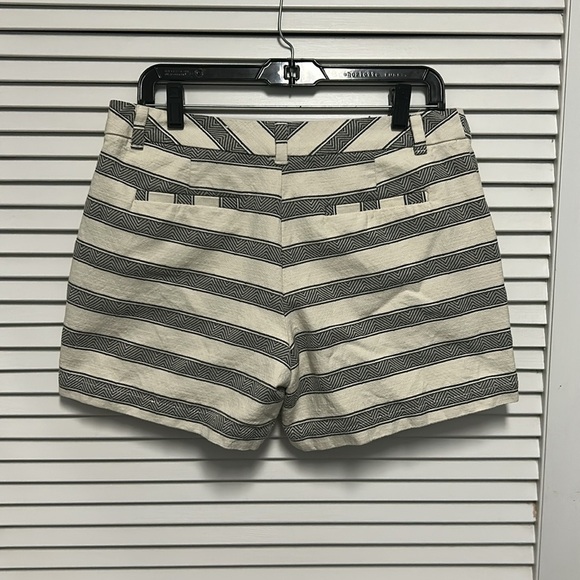 Liz Claiborne cream and black striped womens Shorts - Picture 2 of 4